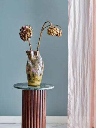 Vaas aardewerk bruin Benoit 26cm van Bloomingville, toegepast in een sfeervolle interieursetting