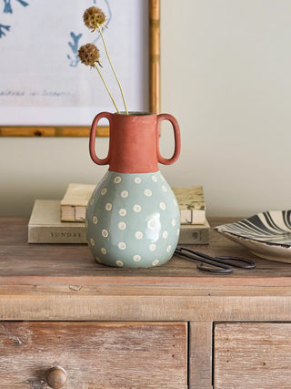 Vaas aardewerk groen Hercule 20cm van Bloomingville, toegepast in een sfeervolle interieursetting