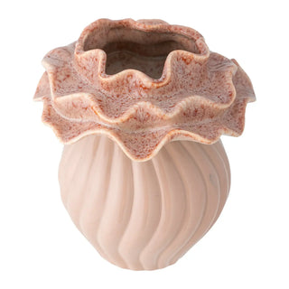 Vaas aardewerk rose Petalia 17cm van Bloomingville, gepresenteerd in een natuurlijke buitenomgeving