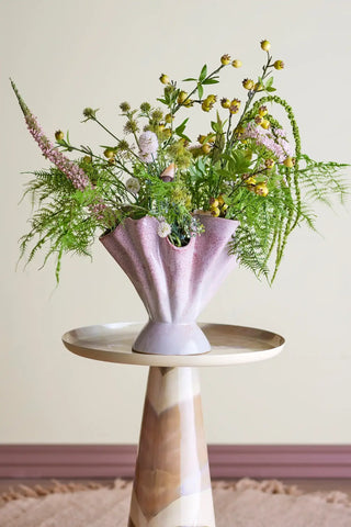 Vaas aardewerk rose Plier 29cm van Bloomingville, toegepast in een sfeervolle interieursetting