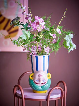 Vaas aardewerk roze Miss Jody 22cm van Bloomingville, toegepast in een sfeervolle interieursetting
