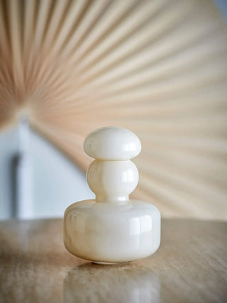 Vaas glas beige Cynthia 21cm van Bloomingville, toegepast in een sfeervolle interieursetting