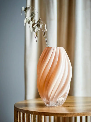 Vaas glas beige Kanji 30cm van Bloomingville, in een gestileerde detailopstelling