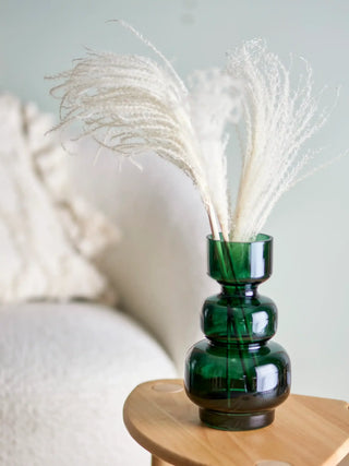 Vaas glas groen Johnson 25cm van Bloomingville, in een gestileerde detailopstelling