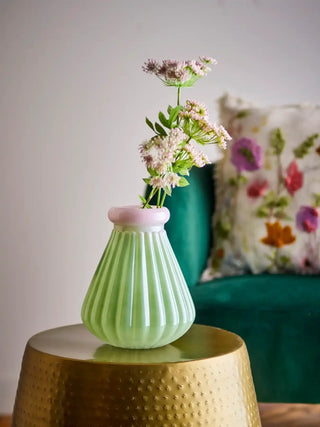 Vaas glas groen Judith 24cm van Bloomingville, toegepast in een sfeervolle interieursetting