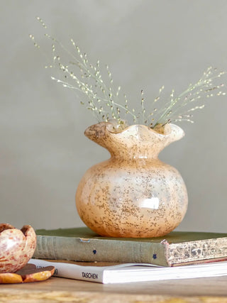 Vaas glas oranje Thebe 12cm van Bloomingville, toegepast in een sfeervolle interieursetting