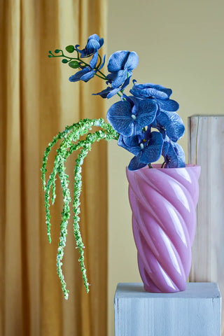 Vaas glas rose Callo 29cm van Bloomingville, in een gestileerde productopstelling