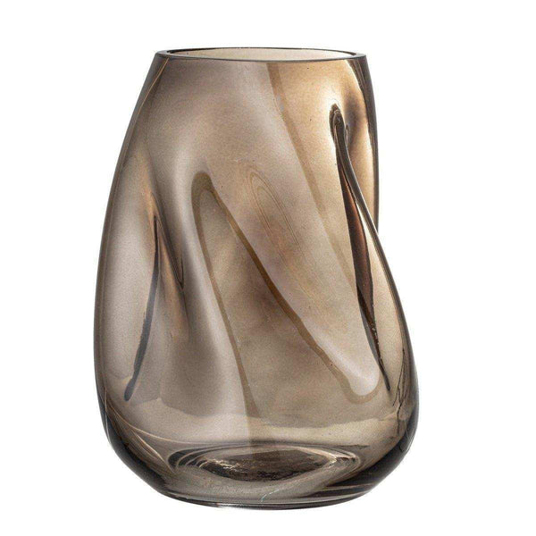 Vaas Ingolf bruin glas 26cm van Bloomingville, vrijstaand en duidelijk afgebeeld