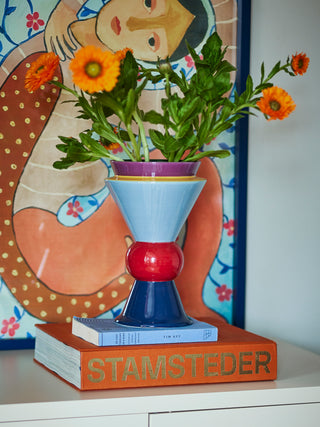 Vaas keramiek blauw Trilla 26,5cm van Bloomingville, toegepast in een sfeervolle interieursetting