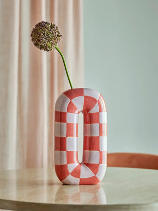 Vaas keramiek oranje Mae 32cm van Bloomingville, toegepast in een sfeervolle interieursetting