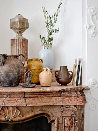 Vaas terracotta geel Rijad 25cm van Bloomingville, toegepast in een sfeervolle interieursetting