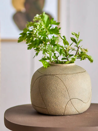 Vaas terracotta nature Niza 20cm van Bloomingville, toegepast in een sfeervolle interieursetting