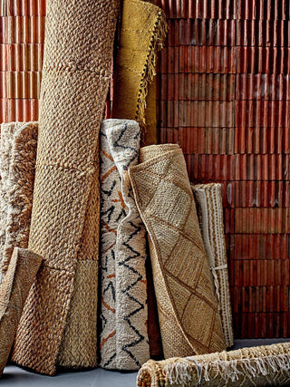 Vloerkleed zeegras nature Davor 65x105cm van Bloomingville, toegepast in een sfeervolle interieursetting