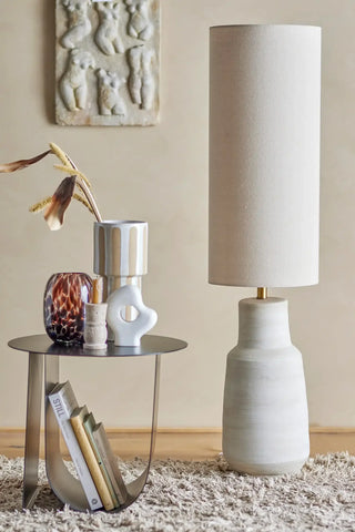 Vloerlamp aardewerk wit Linetta 113cm van Bloomingville, toegepast in een sfeervolle interieursetting