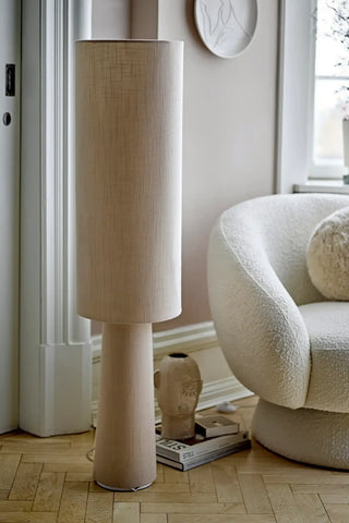 Vloerlamp linnen nature Emmie 120cm van Bloomingville, in een gestileerde detailopstelling