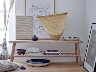 Wandbord aardewerk blauw Ozcar 30cm van Bloomingville, in een gestileerde detailopstelling, als aanvullende beeldvariant