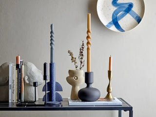 Wandbord aardewerk blauw Ozcar 30cm van Bloomingville, toegepast in een sfeervolle interieursetting
