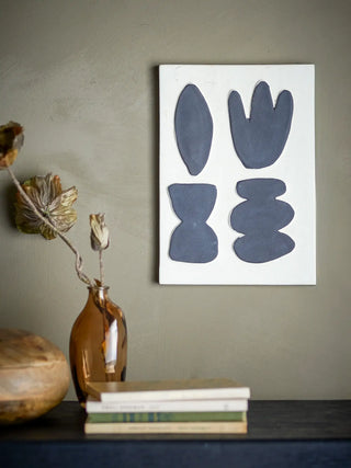 Wanddecoratie aardewerk wit Lutton 20x28cm van Bloomingville, toegepast in een sfeervolle interieursetting