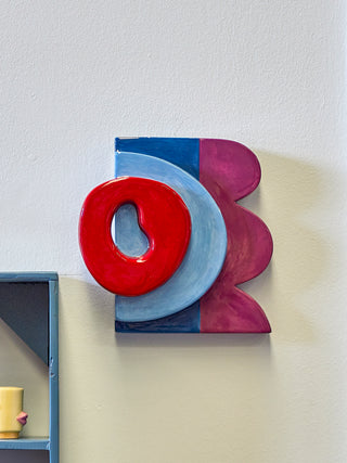 Wanddecoratie keramiek Polivia van Bloomingville, toegepast in een sfeervolle interieursetting