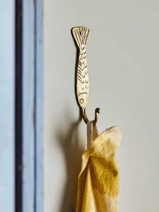 Wandhaak metaal brass chalix 16cm van Bloomingville, in een gestileerde detailopstelling