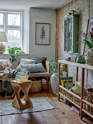 Wandkast vurenhout groen Hazem 80cm van Bloomingville, van opzij met verhoudingen en constructie zichtbaar