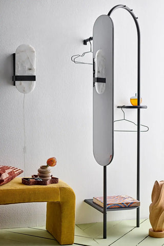 Wandlamp albast zwart Taco van Bloomingville, toegepast in een sfeervolle interieursetting
