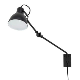 Wandlamp metaal zwart Jili van Bloomingville, schuin bekeken met vorm en afwerking zichtbaar