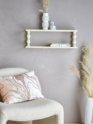 Wandplank mdf wit Salino 60cm van Bloomingville, toegepast in een sfeervolle interieursetting