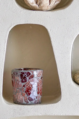 Waxinelichthouder gerecycled glas rose Evalyn van Bloomingville, toegepast in een sfeervolle interieursetting
