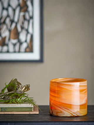 Waxinelichthouder glas oranje Sylas 11cm van Bloomingville, in een gestileerde detailopstelling