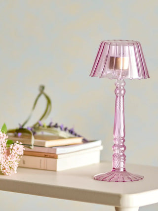 Waxinelichthouder glas rose Cisco 23cm van Bloomingville, in een gestileerde detailopstelling