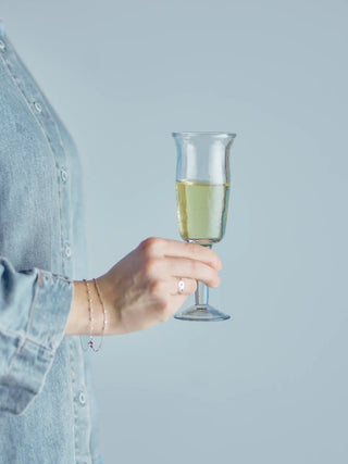 Wijnglas gerecycled glas helder Asha - 4 stuks van Bloomingville, in een gestileerde detailopstelling