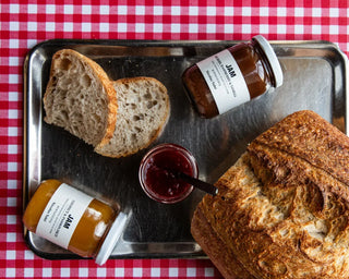 Goudbruin gebakken wentelteefjes met romige topping