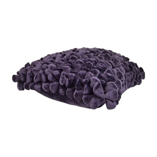 Kussen Pebble Aubergine paars 45x45cm van Haans Lifestyle, aan de achterzijde met stof en afwerking zichtbaar