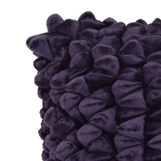 Kussen Pebble Aubergine paars 45x45cm van Haans Lifestyle, van dichtbij met de zachte structuur zichtbaar