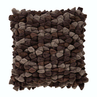 Kussen Pebble bruin 45x45cm van Haans Lifestyle, aan de achterzijde met stof en afwerking zichtbaar