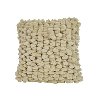 Kussen Pebble Moon white 45x45cm van Haans Lifestyle, van opzij met vorm en afwerking zichtbaar