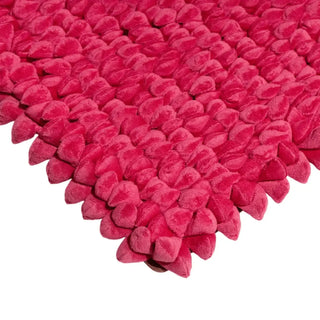 Pebble kleed 65x95cm Lady pink van Haans Lifestyle, toegepast op een stoel of bank in een interieursetting