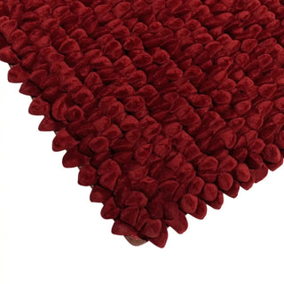 Pebble kleed 65x95cm rood van Haans Lifestyle, toegepast op een stoel of bank in een interieursetting