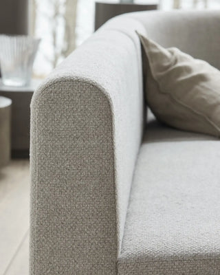 Bank HD2 tweezits naturel 120cm van House Doctor, in een gestileerde detailopstelling