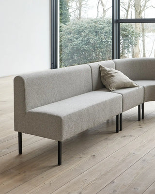 Bank HD2 tweezits naturel 120cm van House Doctor, toegepast in een sfeervolle interieursetting