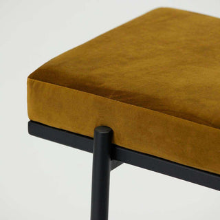 Bank Lao Oker 160cm van House Doctor, met een close-up van de afwerking