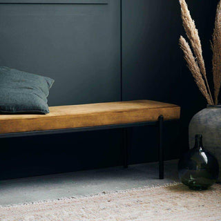 Bank Lao Oker 160cm van House Doctor, toegepast in een sfeervolle interieursetting