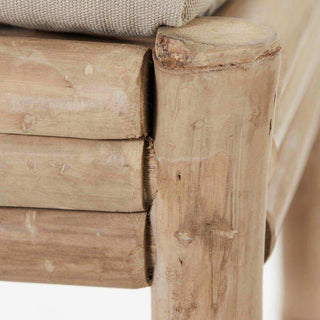 Close-up van de hoekverbinding tussen het zitframe en de ronde poot van de Sedeo bank