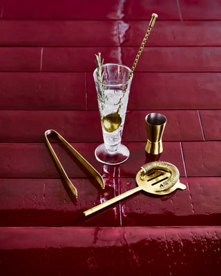 Bar accessoires Kett Antiek koper van House Doctor, toegepast in een sfeervolle interieursetting