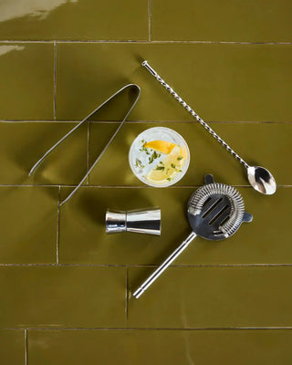 Bar-accessoires Kett Zilver van House Doctor, toegepast in een sfeervolle interieursetting