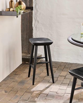 Barkruk Bar zwart 66cm van House Doctor, toegepast in een sfeervolle interieursetting