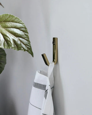 Bath haak goud set van 3 van House Doctor, toegepast in een sfeervolle interieursetting
