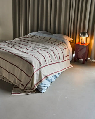 Bedsprei Nula wit bruin 250x250 van House Doctor, toegepast in een sfeervolle interieursetting