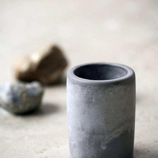 Beker Cement 10cm van House Doctor, van dichtbij met materiaal en textuur zichtbaar
